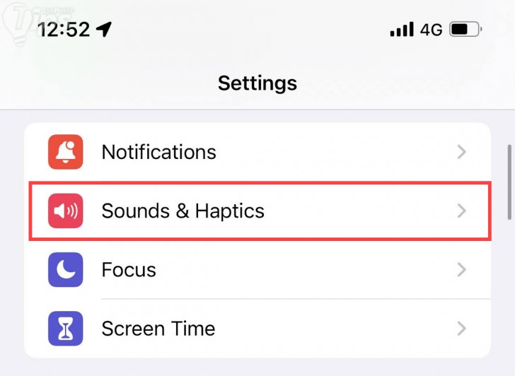 ปิดเสียงด้วยการเลื่อนปุ่มสวิทช์โหมดเงียบด้านข้าง