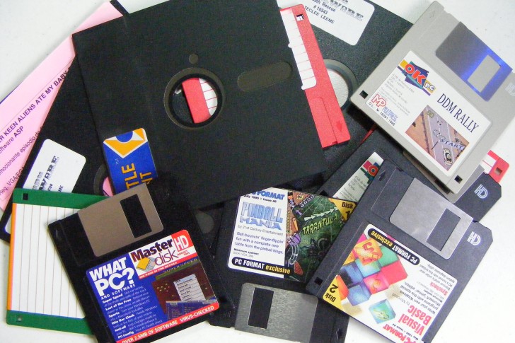 ทำไมไดรฟ์ของ Windows ถึงเริ่มต้นที่ไดรฟ์ C: ? แล้วไดรฟ์ A: และไดรฟ์ B: หายไปไหน ?