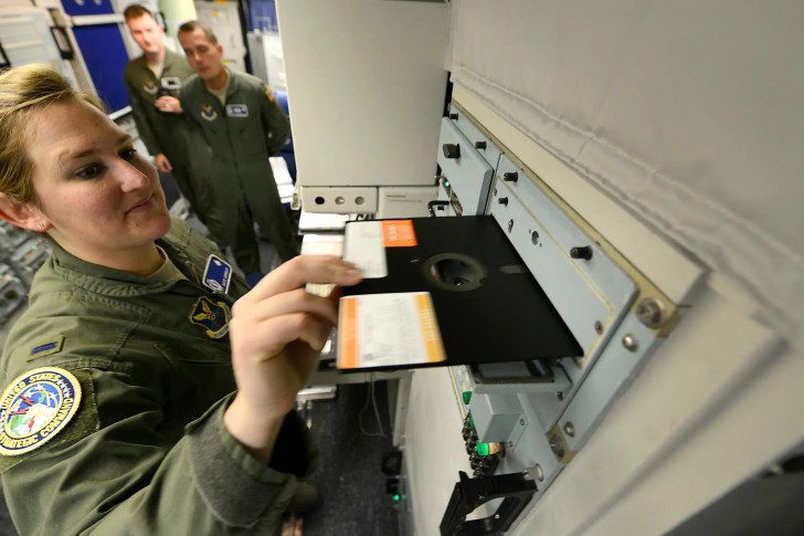 ทำไมไดรฟ์ของ Windows ถึงเริ่มต้นที่ไดรฟ์ C: ? แล้วไดรฟ์ A: และไดรฟ์ B: หายไปไหน ?