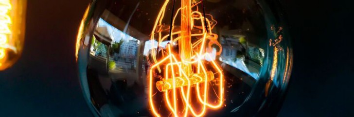 ไฟฟ้ากระแสสลับ (AC) คืออะไร ? (What is Alternating Current or AC Power ?)