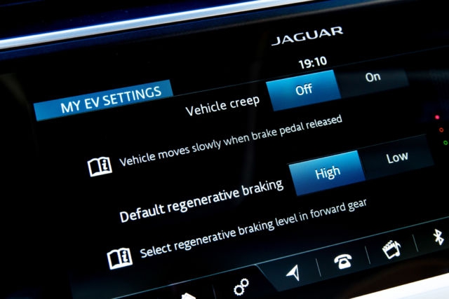 การทำงานของ Regenerative Braking เป็นอย่างไร แตกต่างกับระบบเบรคแบบดั้งเดิม อย่างไร ? การทำงานของ Regenerative Braking เป็นอย่างไร แตกต่างกับระบบเบรคแบบดั้งเดิม อย่างไร ?