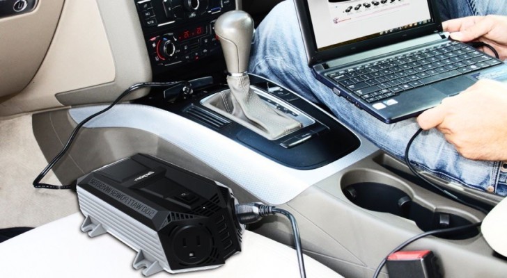 เครื่องแปลงไฟจากแบตเตอรี่รถยนต์เป็นไฟบ้าน (Car Inverter)