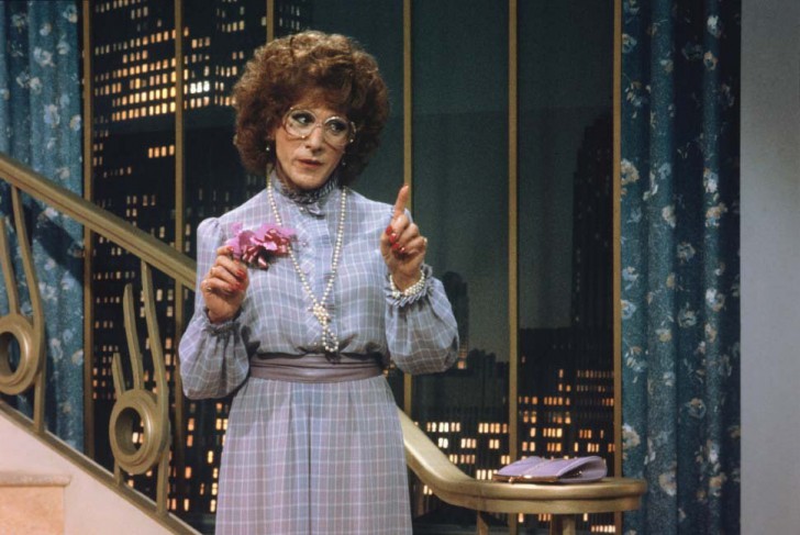 Dustin Hoffman ในบท Dorothy Michaels จากหนัง ภาพยนตร์ Tootsie ค.ศ. 1982 (พ.ศ. 2525)