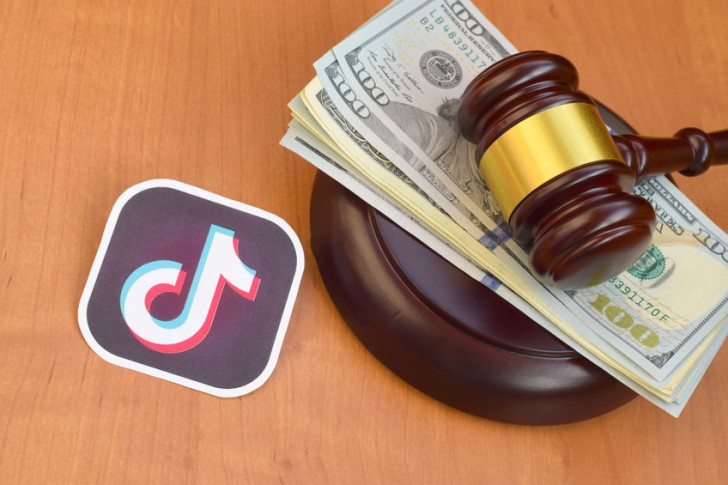 การละเมิดลิขสิทธิ์บน TikTok  (Piracy on TikTok)