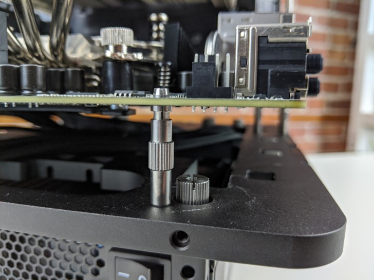 ไม่ใส่ขารองเมนบอร์ด (No Motherboard Standoffs Installation)