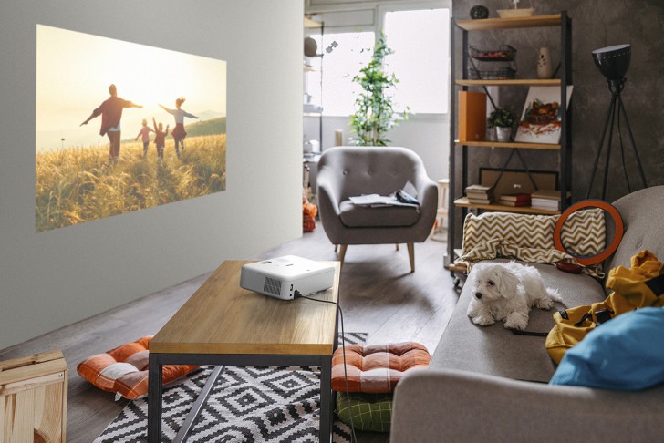 8 เหตุผลที่คุณควรมีโปรเจคเตอร์ไว้เป็นโฮมเธียเตอร์ดูหนังที่บ้าน