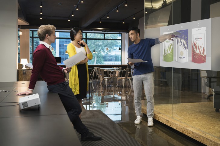 8 เหตุผลที่คุณควรมีโปรเจคเตอร์ไว้เป็นโฮมเธียเตอร์ดูหนังที่บ้าน