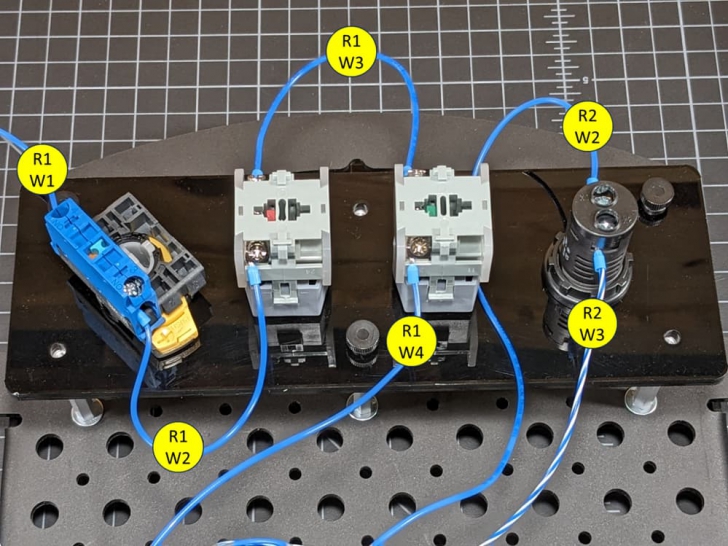 PLC คืออะไร ? ทำความรู้จักระบบควบคุมอัตโนมัติ หัวใจสำคัญของโลกอุตสาหกรรม