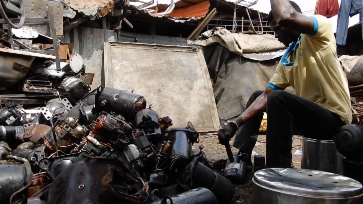 E-Waste คืออะไร ? รู้จักของเสียจากเทคโนโลยีปัญหาใหญ่ที่ไม่ควรมองข้าม E-Waste คืออะไร ? รู้จักของเสียจากเทคโนโลยีปัญหาใหญ่ที่ไม่ควรมองข้าม